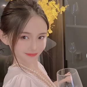 Meet your Posher, Lorraine